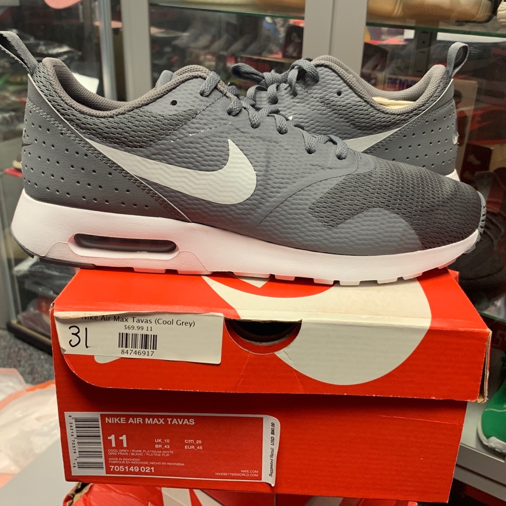 New Nike air max tavas size 11 grey running white